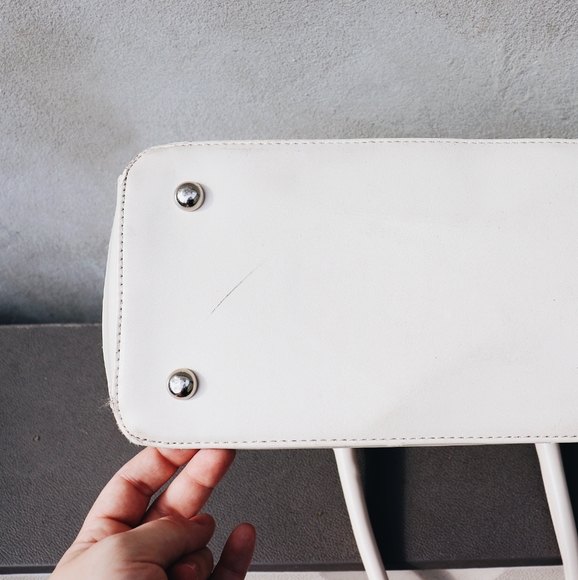 Le Chateau Off White Handbag - Picture 5 of 8